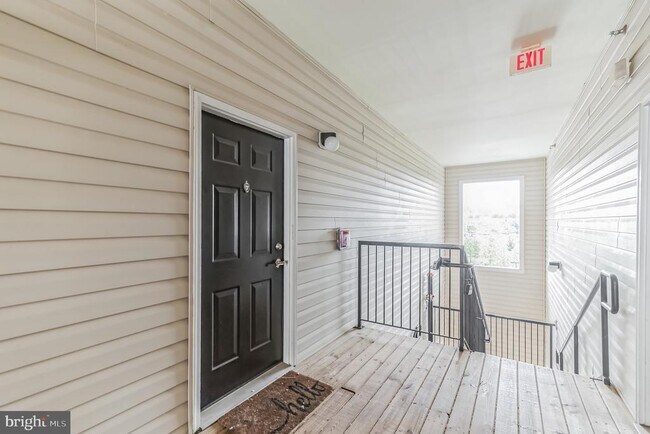 Foto del edificio - 21210 McFadden Square