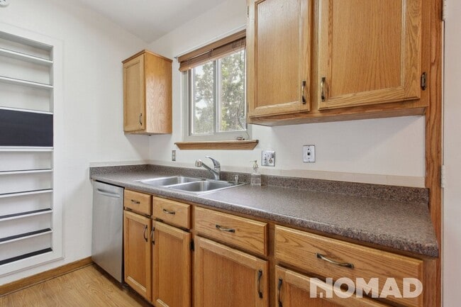 Building Photo - Charming 3BR House in Aurora