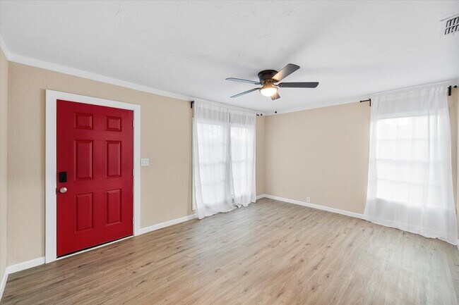 Building Photo - 4036 Valentine St