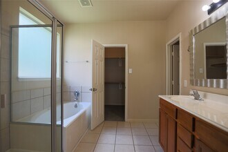 Building Photo - 5102 Heatherdawn Ct