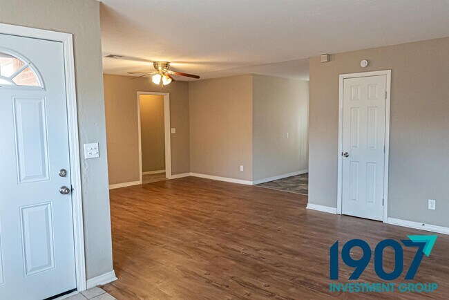 Photo - 700 NW 89th St House