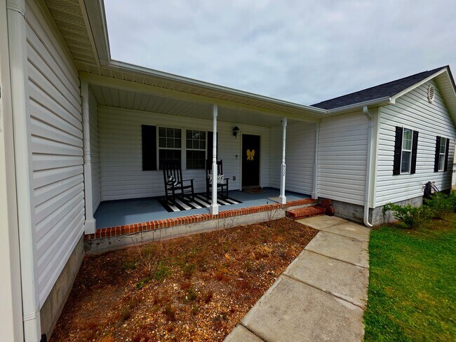 Building Photo - 3 BR 2 BA Beaver Creek
