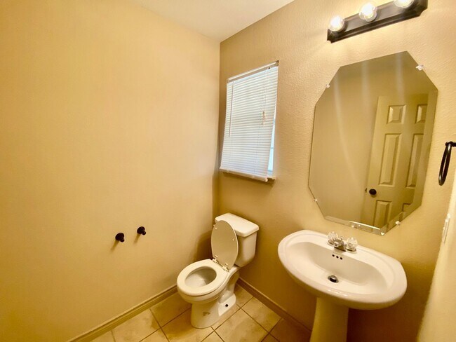 Building Photo - 3953 Vista Mar Dr
