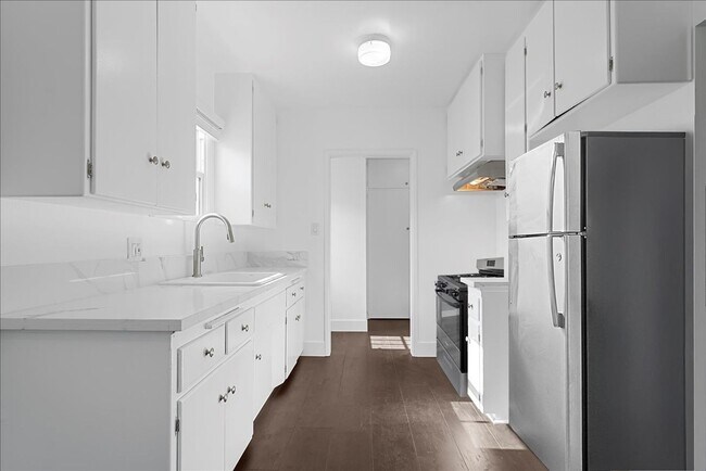 Foto del edificio - 107 S Aviation Blvd