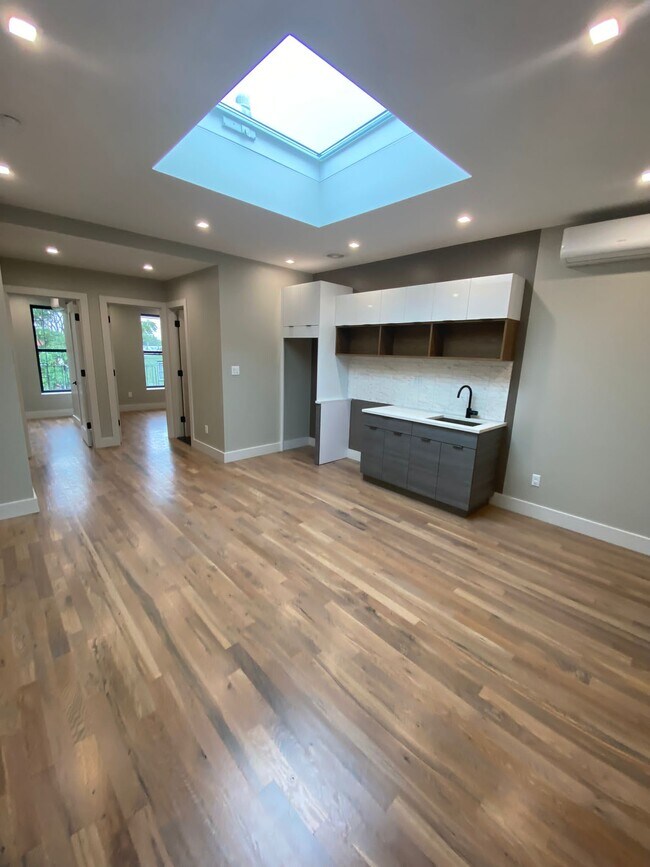 Building Photo - 15 Pleasant Plz