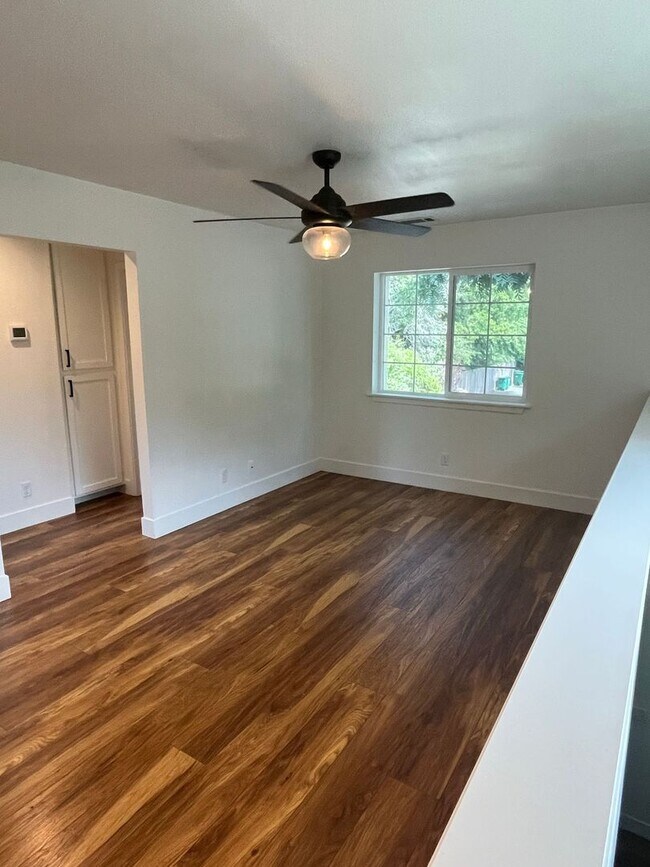 Foto del edificio - 1129 Stewart Ave