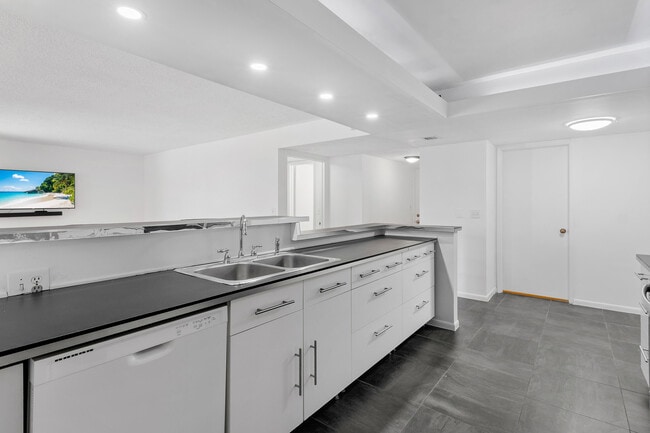 Building Photo - 750 Egret Cir