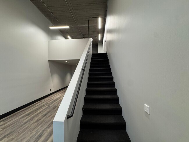 Foto del edificio - 824 W 8th St