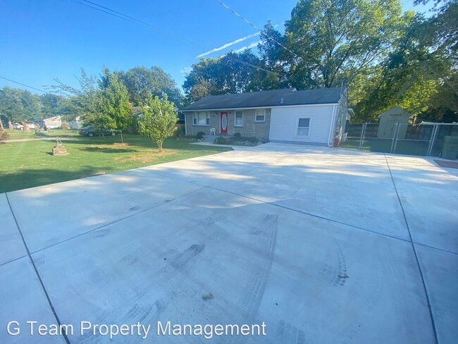 Building Photo - 2 br, 1 bath House - 123 Westlynn Dr