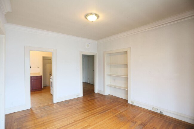 Building Photo - 1243 Pine St