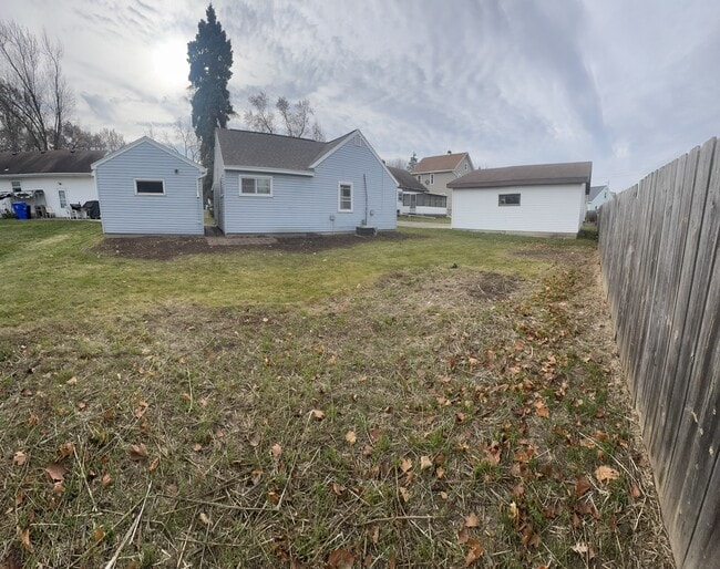 Building Photo - 1502 E Gunn St