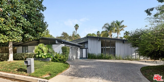 Building Photo - 7560 Lolina Ln