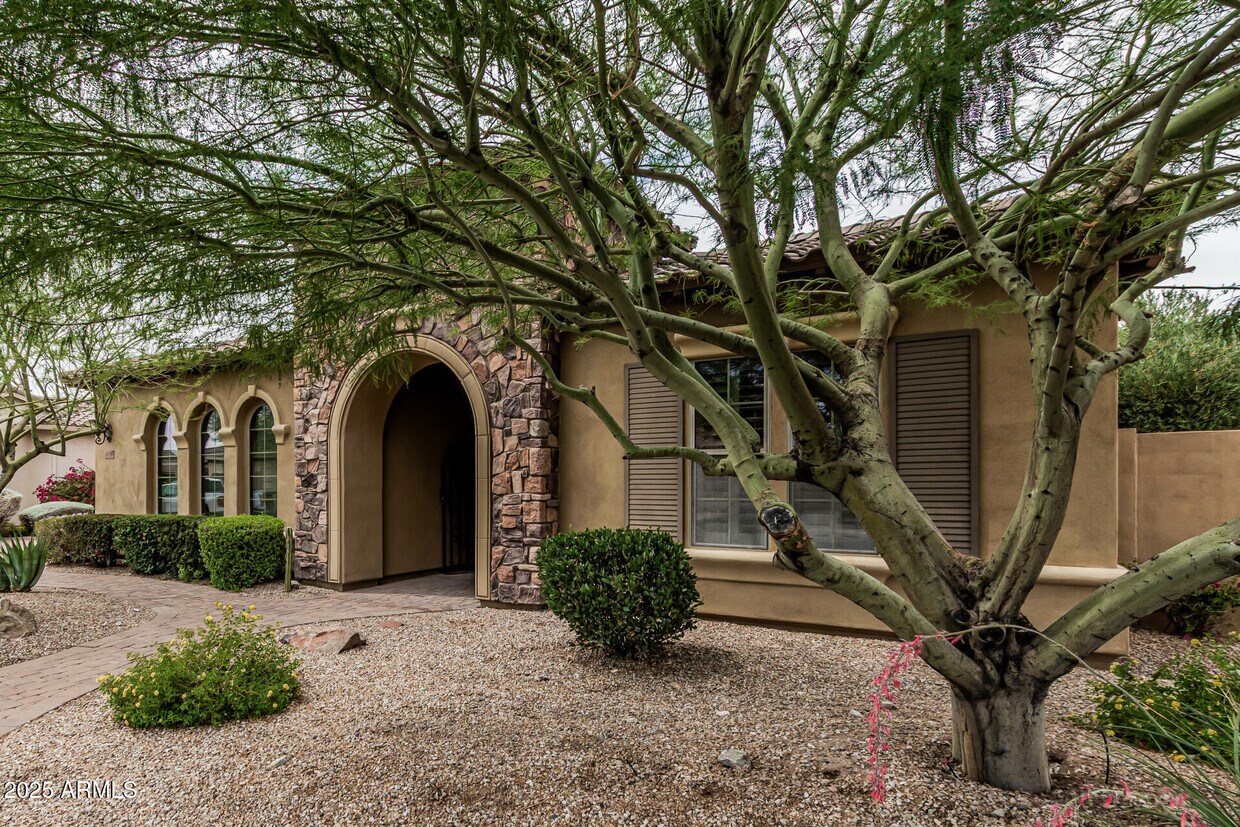 Foto principal - 18068 W Narramore Rd