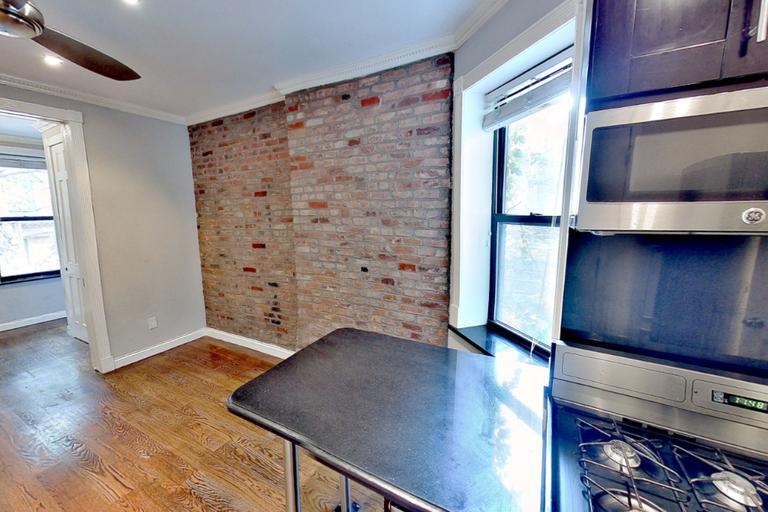 Primary Photo - 325 E 5th St