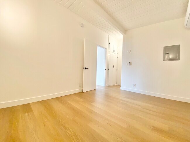Foto del edificio - 1809 W 24th St