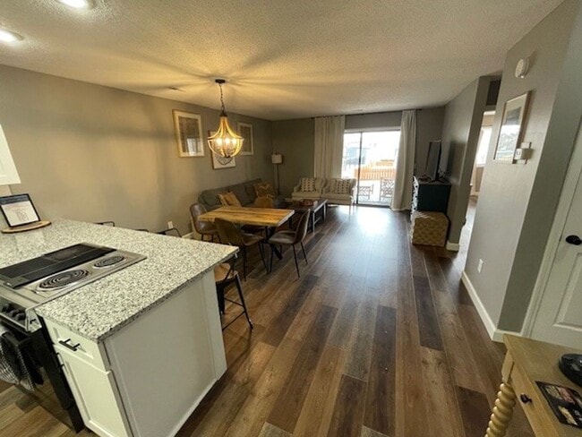 Foto del edificio - Furnished 2 bedroom 2 bath - Garden Level