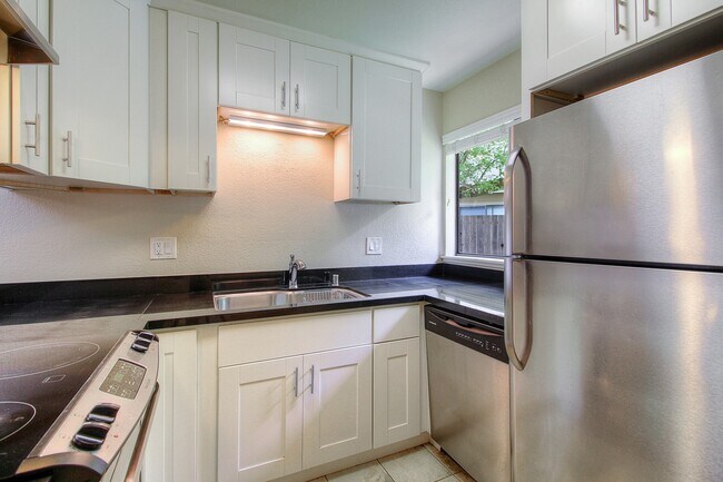 Building Photo - 6263 Montecito Blvd
