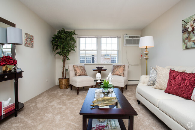 Living Room - Parlmont Park Apartments