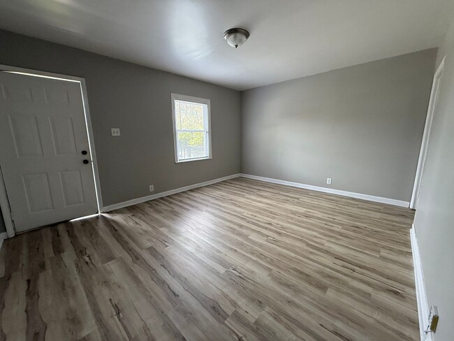 Building Photo - 1521 N Kealing Ave