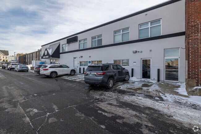 Alternate View - 44 Bridge St