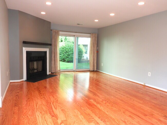 Building Photo - 2841 Yarling Ct