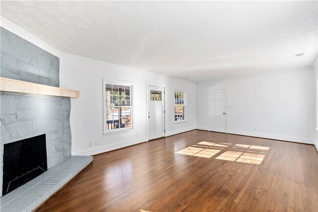 Foto del edificio - 3310 E Roxboro Rd NE
