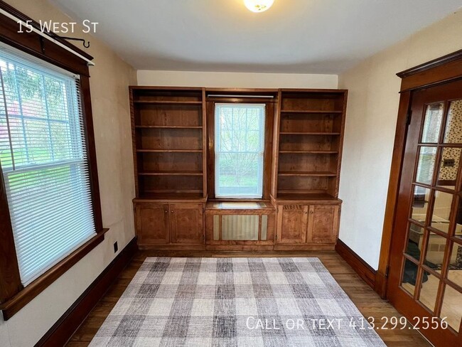 Building Photo - Beautiful Single Family Home in Easthampto...