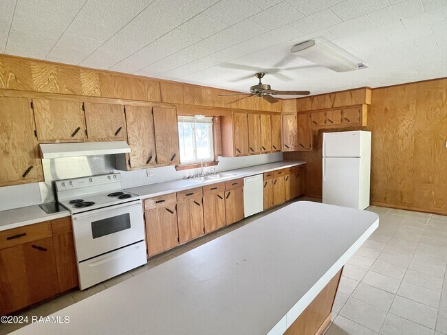 Building Photo - 1085 Anse Broussard Hwy