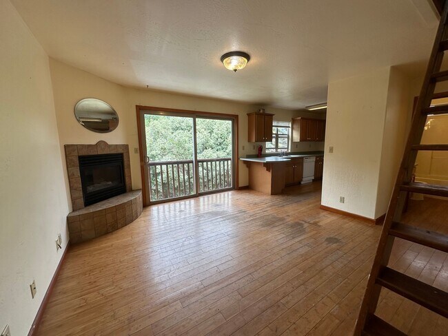 Building Photo - 1191 Aloha Way