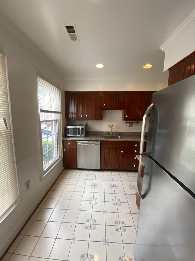 Kitchen - 102 Shooters Ct