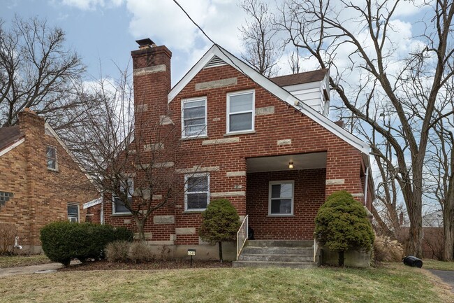 Building Photo - CHEVIOT - Meticulous 4 Bed 1.5 bath Brick ...