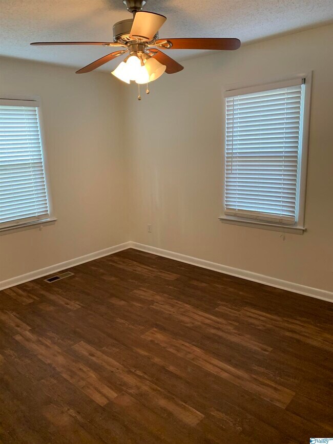 Foto del edificio - 2201 Walnut St SW