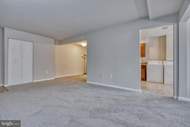 Building Photo - 140 Royal Oak Dr