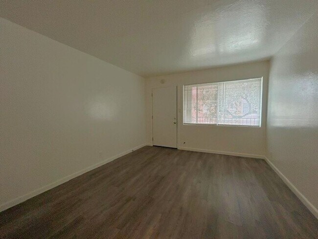 Foto del edificio - Comfortable, cozy 1-bdr right at downtown Shattuck Ave, Call to Make an Appointment