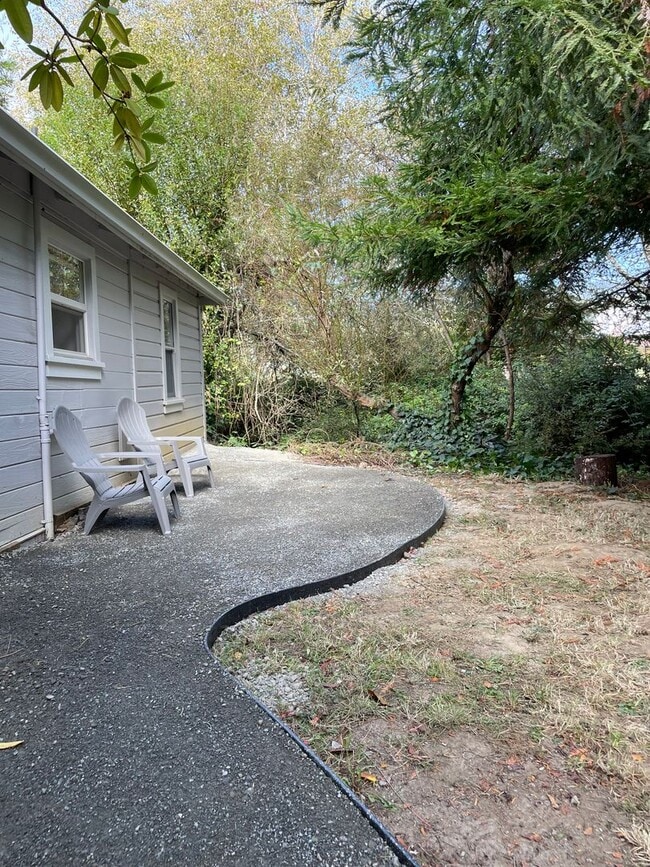 Building Photo - Cozy Bayside Cottage Tier 2