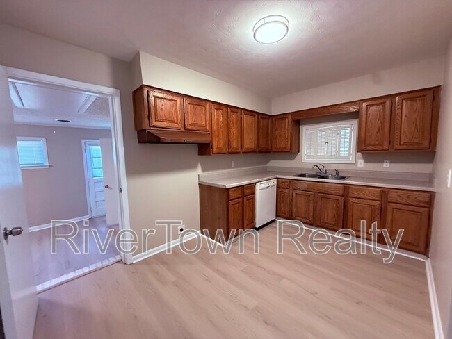 Building Photo - 2593 Sandpiper Ave