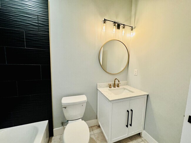 Foto del edificio - RATE DROP ALERT! (was $2600/month)