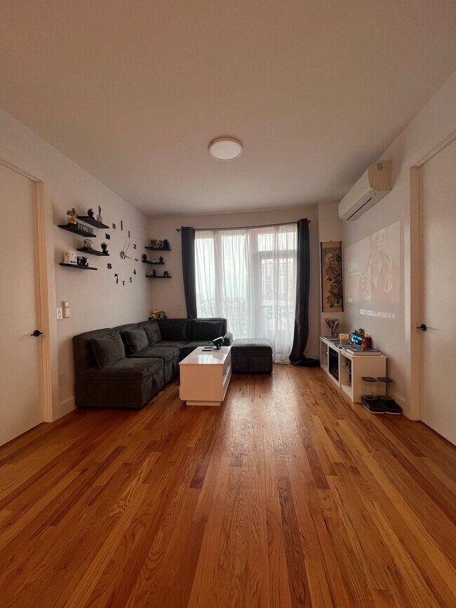 Foto del edificio - 2715 Fulton St