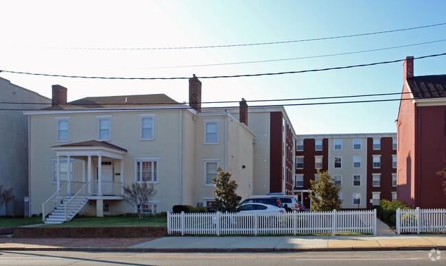Foto del edificio - Pine Court II