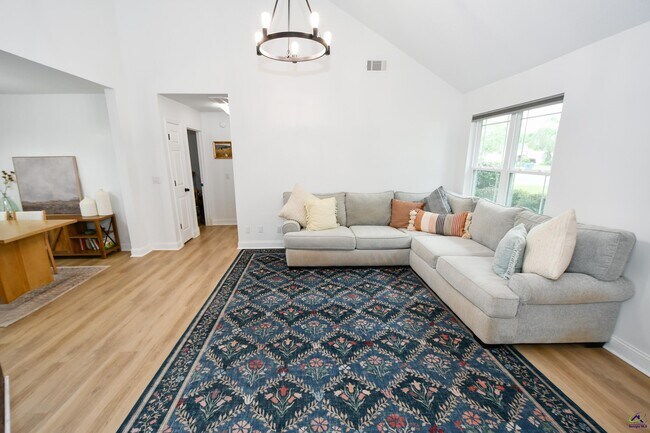 Building Photo - 107 Molland Dr