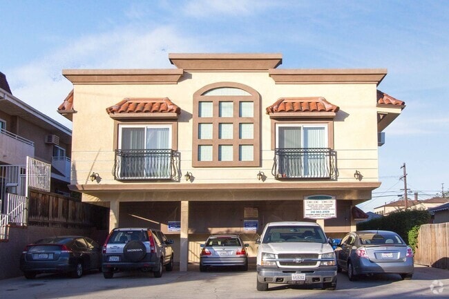 Building Photo - 3728 S Bentley Ave