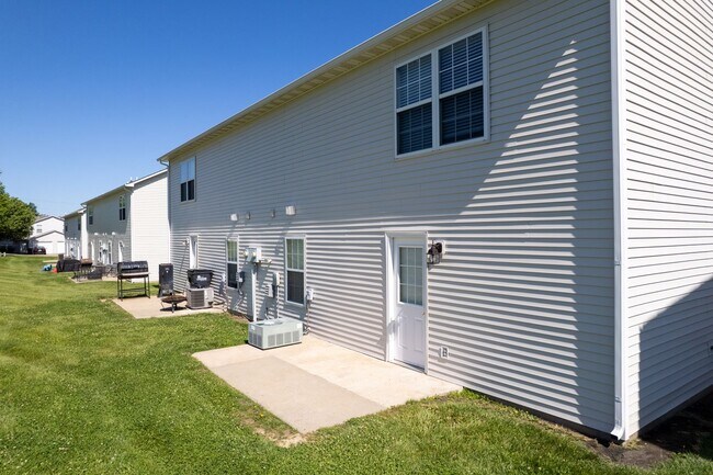 Foto del edificio - 2416-2418 Northampton Dr.