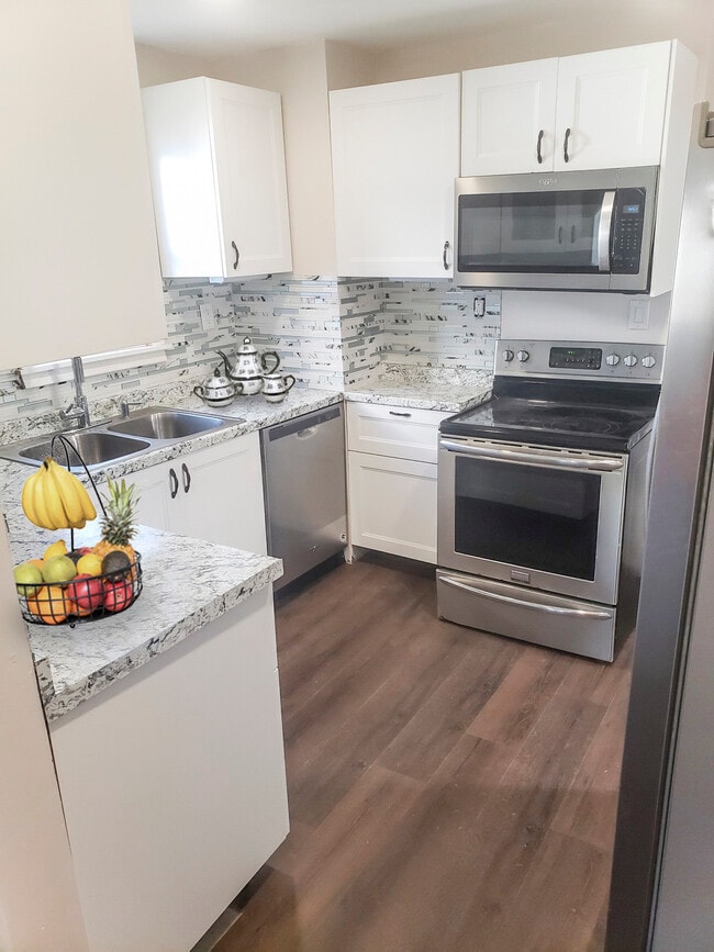 Brand new stainless steel appliances - 1710 Jackson St