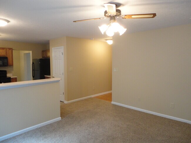 Foto del edificio - 620 Crystal Woods Cir