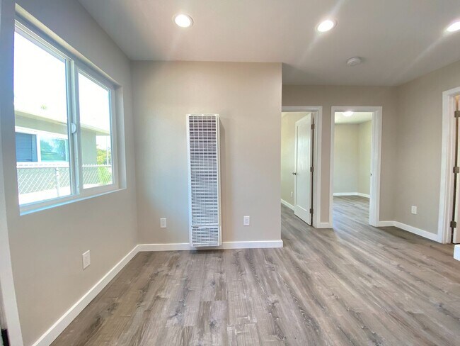 Foto del edificio - Remodeled 3 BR 1 BA!