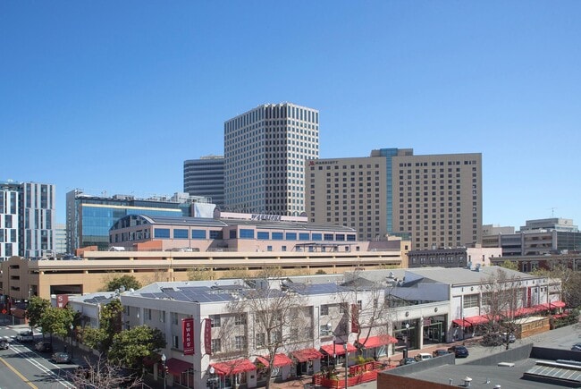 Building Photo - Great natural light in a large condo near ...