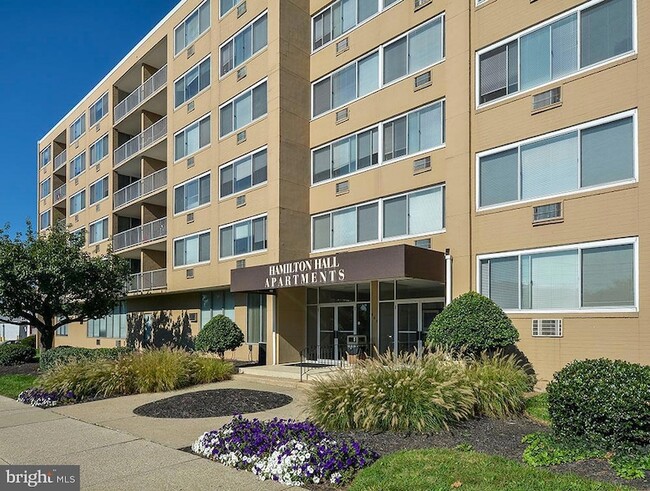 Building Photo - 449 Hamilton St
