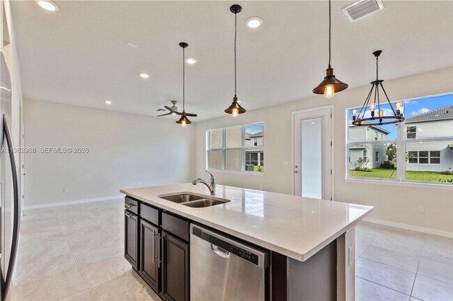 Building Photo - 1455 Silk Oak Dr