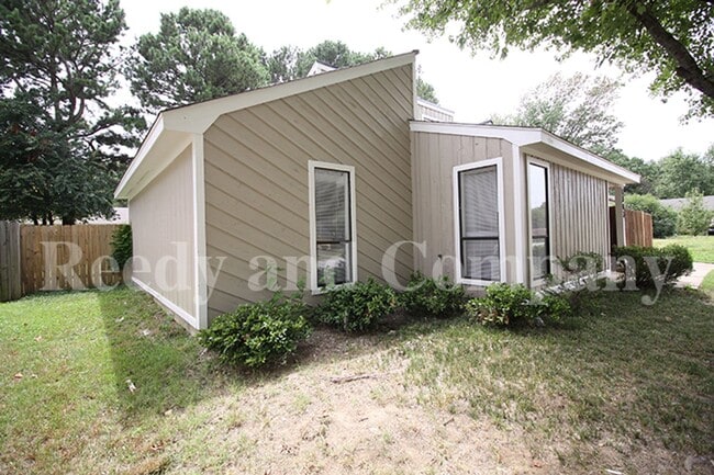 Building Photo - 6363 Thistlebrook Dr