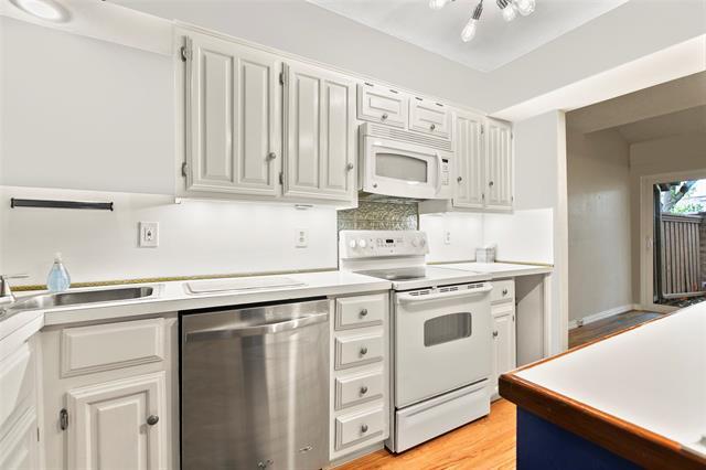 Building Photo - 3195 Golden Oak Ct